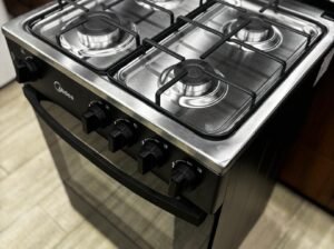 Cuisinière à gaz Midea 608 NOIR Automatique